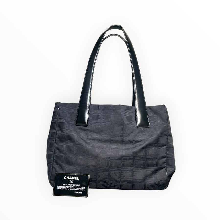 Sac cabas Secondstore Chanel New Travel Line en toile noire avec anses en cuir et carte d'authenticité