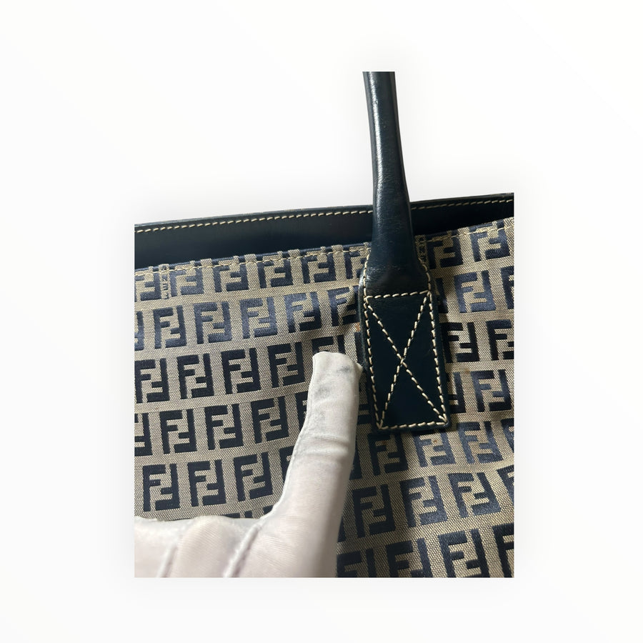 Sac cabas Secondstore Fendi en toile monogrammée avec anses en cuir noir et surpiqûres contrastantes