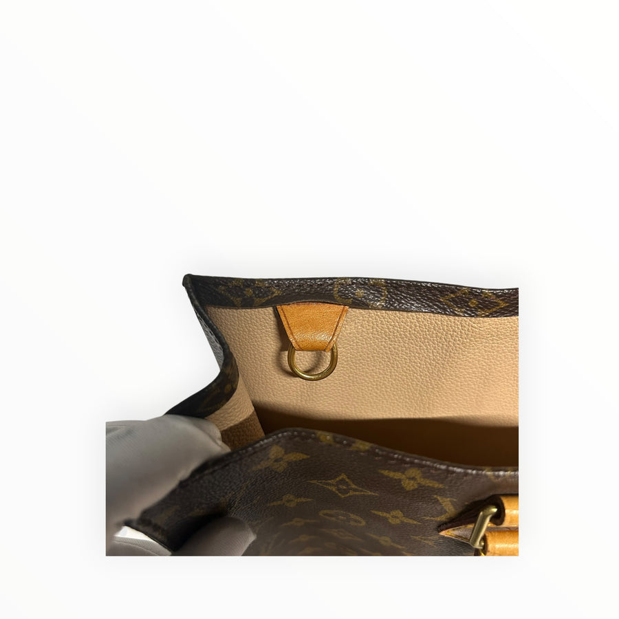 Détail intérieur du sac cabas Secondstore en toile Monogram avec finitions en cuir et anneau doré