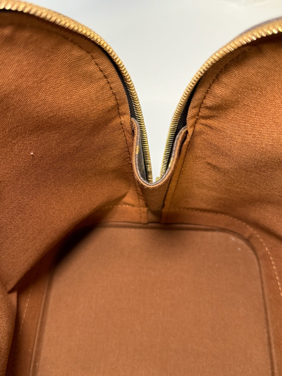 Intérieur spacieux en textile marron du sac à main Secondstore Louis Vuitton Alma avec fermeture zippée dorée