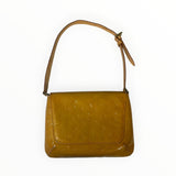 Sac à main Secondstore Louis Vuitton en cuir verni jaune Monogram avec bandoulière réglable en cuir naturel.