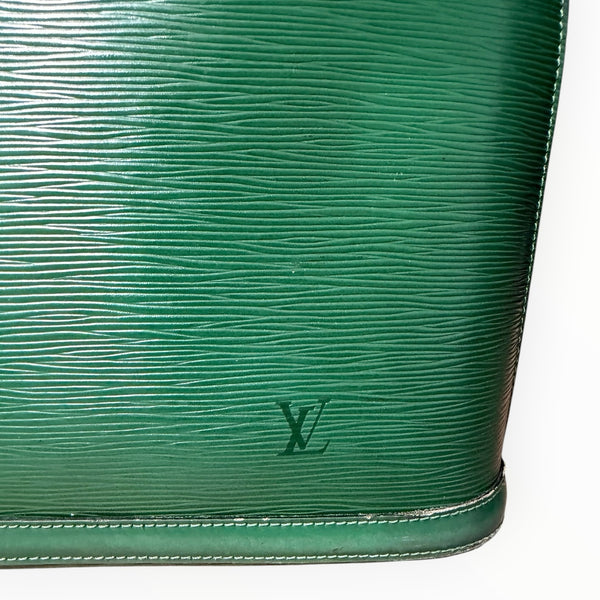 Sac à main Secondstore Louis Vuitton en cuir Épi vert profond avec logo embossé et texture grainée iconique