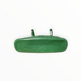 Vue de dessous du sac à main Secondstore Louis Vuitton en cuir Épi vert profond avec texture grainée iconique