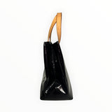 Sac à main Secondstore Louis Vuitton en cuir verni noir avec monogramme embossé et anses en cuir naturel