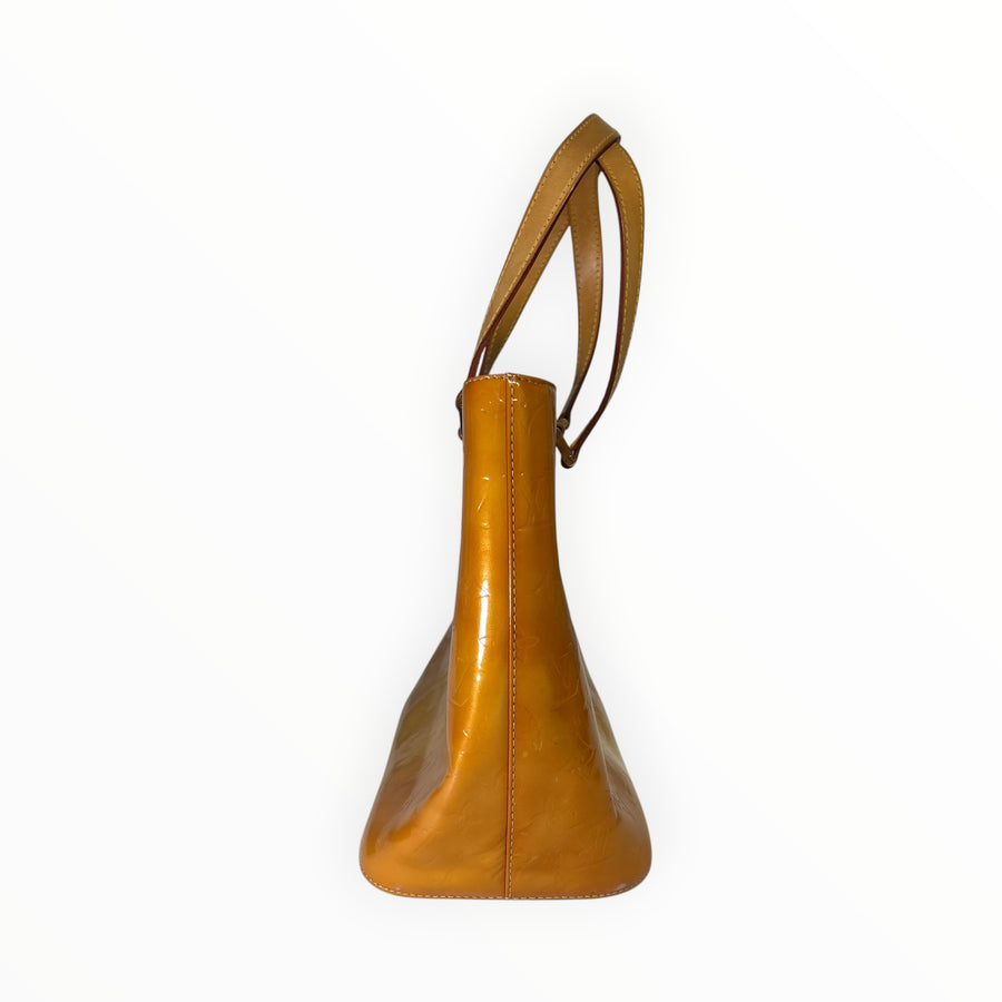 Sac à main Secondstore Louis Vuitton Vernis ambré en toile monogramme embossée avec anses en cuir naturel