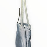 Sac à main Secondstore Prada en nylon gris-bleu avec anses portées épaule et design minimaliste