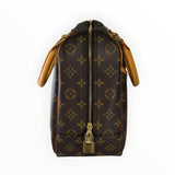 Vue latérale du sac de voyage Secondstore Louis Vuitton en toile Monogram avec fermeture éclair et cadenas doré