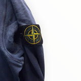 Badge boussole emblématique sur la manche d'un sweat-shirt bleu marine Secondstore Stone Island