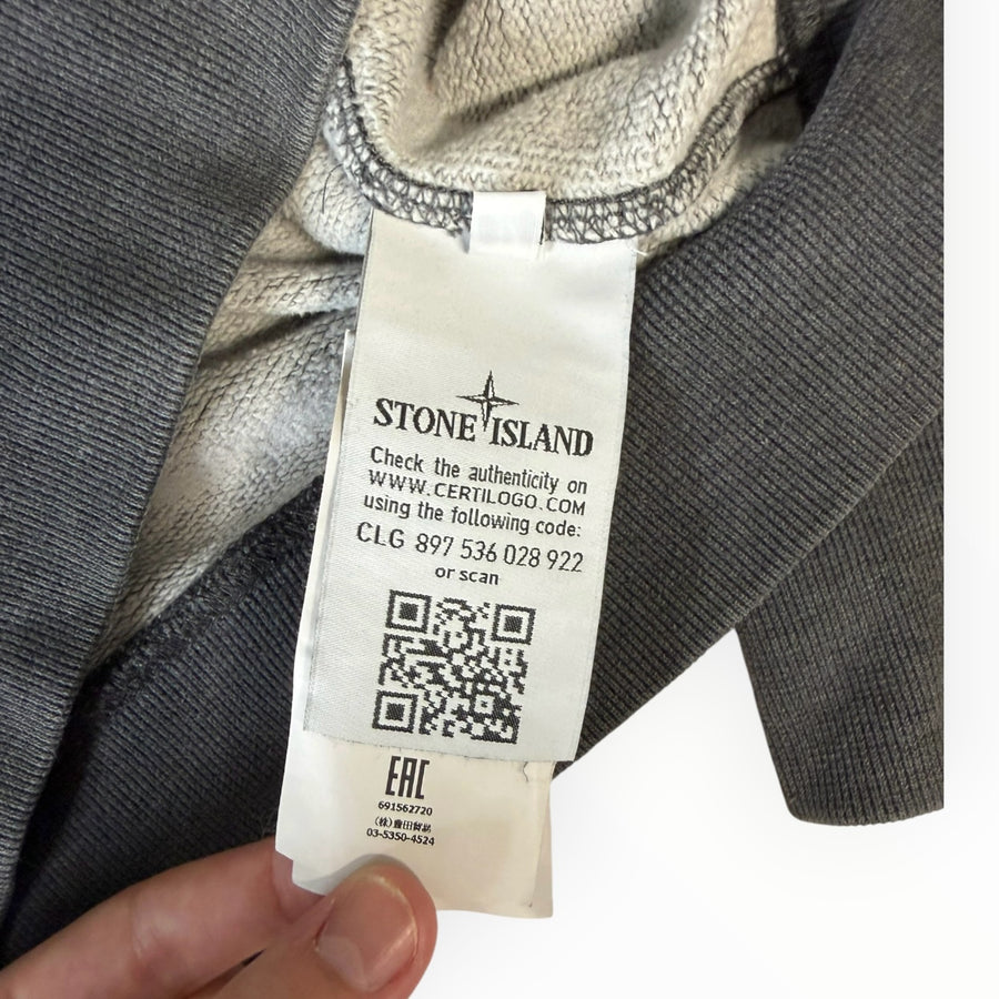 Étiquette d'authenticité intérieure d'un sweat-shirt Secondstore Stone Island avec code QR et logo