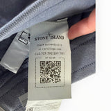 Étiquette d'authenticité intérieure avec code QR et logo Stone Island sur un pantalon de jogging Secondstore