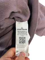 Etiquette d'authenticité intérieure d'un sweat-shirt Secondstore Stone Island mauve en coton avec code QR Certilogo