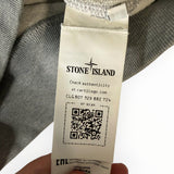 Étiquette d'authenticité intérieure avec code QR et logo Secondstore Stone Island sur un sweat-shirt gris en coton