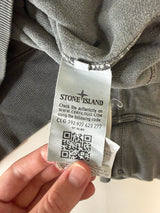 Étiquette d'authenticité intérieure d'un sweat-shirt Secondstore Stone Island avec code QR et logo