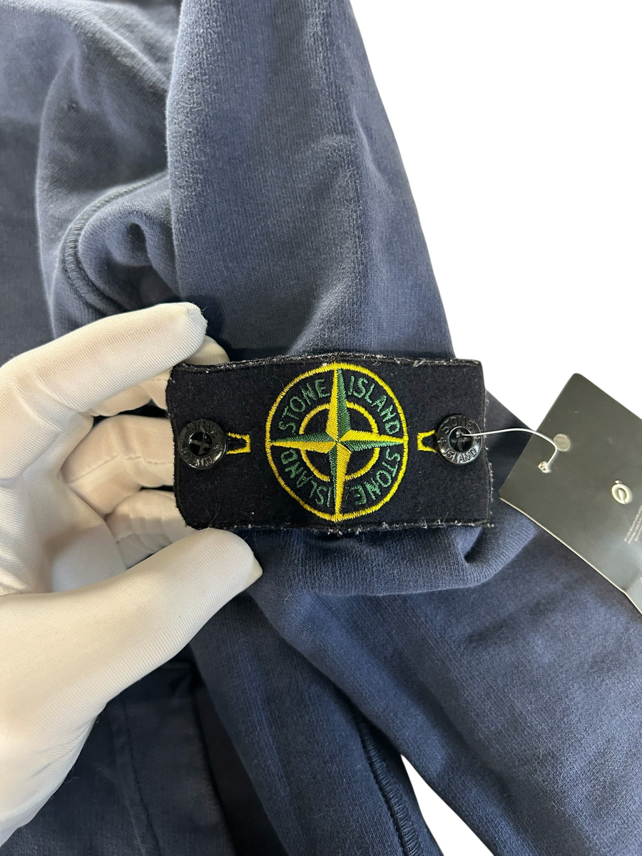 Secondstore Stone Island navy blue cotton sweatshirt sleeve featuring the iconic detachable compass logo patch
