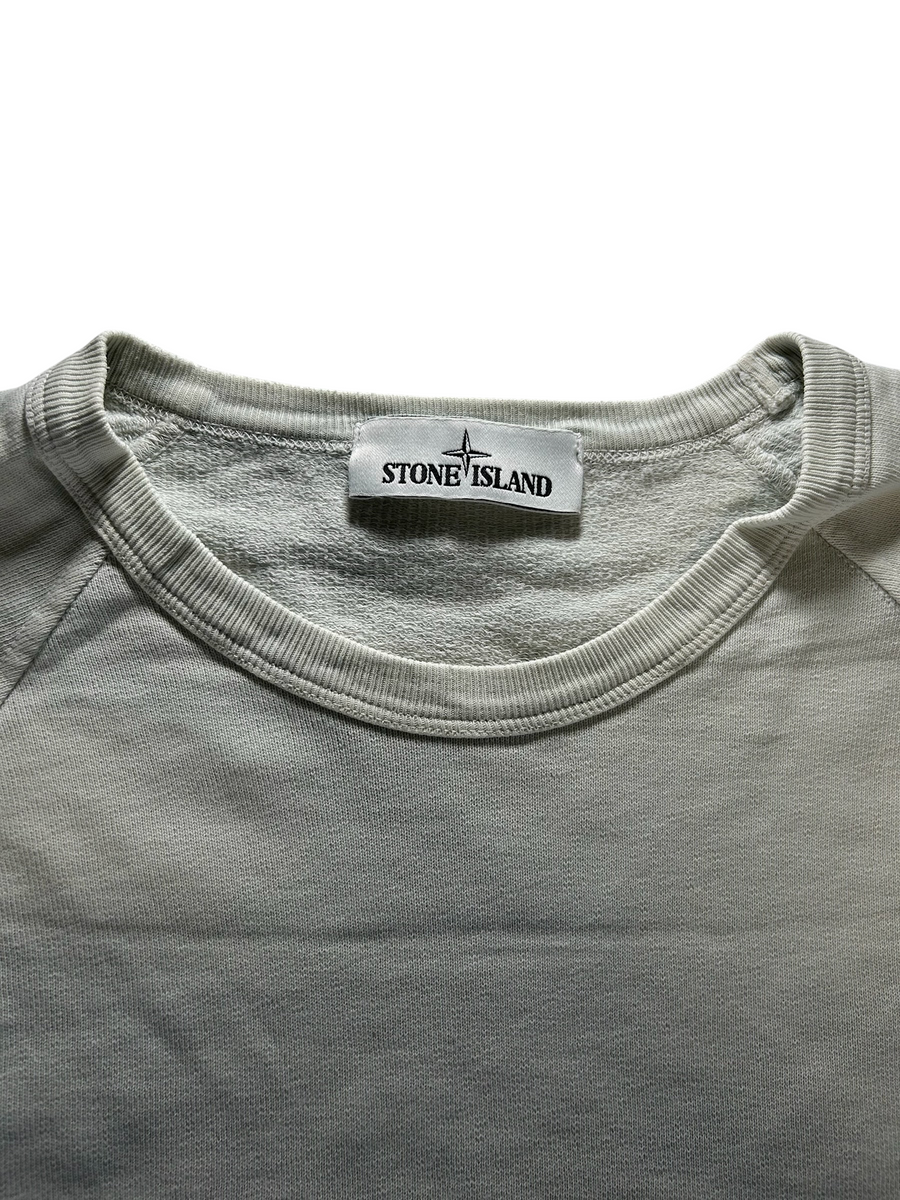 Col rond Secondstore Stone Island en coton gris clair avec étiquette de marque cousue au niveau du col