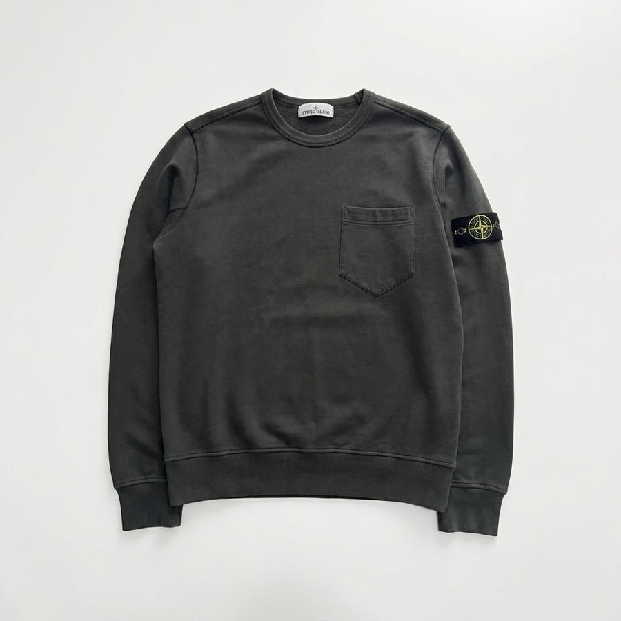 Sweat-shirt Secondstore Stone Island gris anthracite en coton avec poche poitrine et badge boussole sur la manche