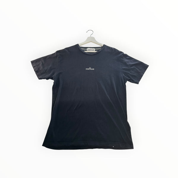 T-shirt noir en coton Secondstore Stone Island avec logo brodé sur la poitrine, coupe classique et col rond.