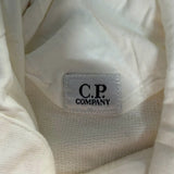 Étiquette de marque Secondstore sur un sweat à capuche blanc en coton de C.P. Company
