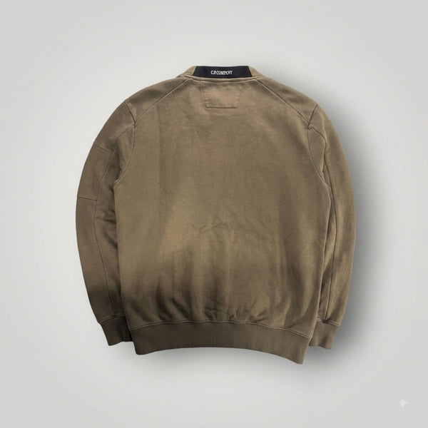 Vue arrière du sweat-shirt Secondstore C.P. Company en coton marron avec empiècement contrastant à la nuque