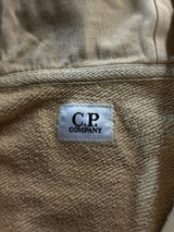 Étiquette de marque C.P. Company cousue sur un sweat-shirt en coton beige Secondstore