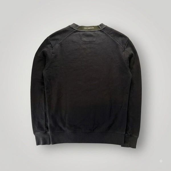 Vue arrière du sweat-shirt noir Secondstore C.P. COMPANY en coton avec col rond et finitions côtelées