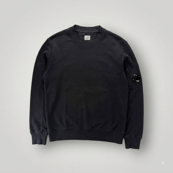 Sweat-shirt noir Secondstore C.P. COMPANY en coton avec col rond et poche zippée à lentille sur la manche