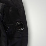 Sweat-shirt noir Secondstore C.P. Company en coton avec lentille emblématique sur la manche gauche