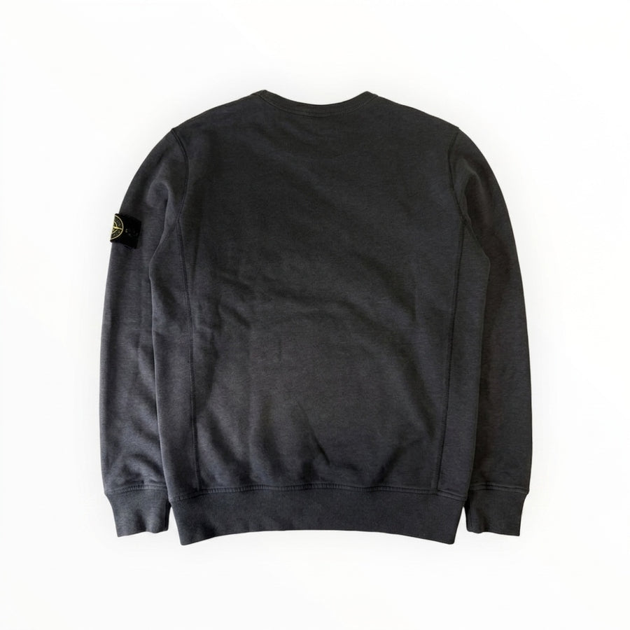 Sweat-shirt Secondstore Stone Island gris à col rond avec badge iconique sur la manche gauche