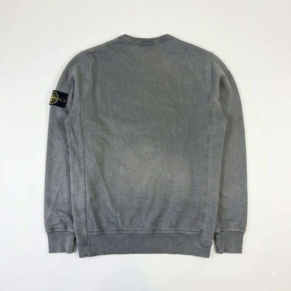 Sweat-shirt Secondstore Stone Island gris en coton avec badge signature sur la manche gauche et finition délavée