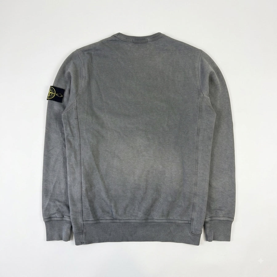 Sweat-shirt Secondstore Stone Island gris en coton avec badge signature sur la manche gauche et finition délavée