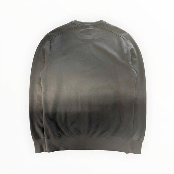 Vue arrière du sweatshirt Secondstore C.P. Company en coton gris avec effet dégradé et finitions côtelées