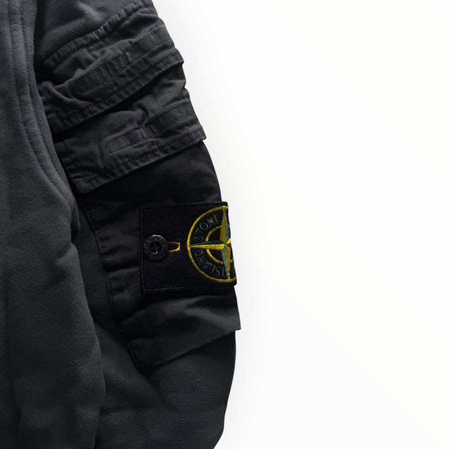 Manche de sweatshirt noir Secondstore Stone Island avec poche utilitaire et écusson iconique sur le bras