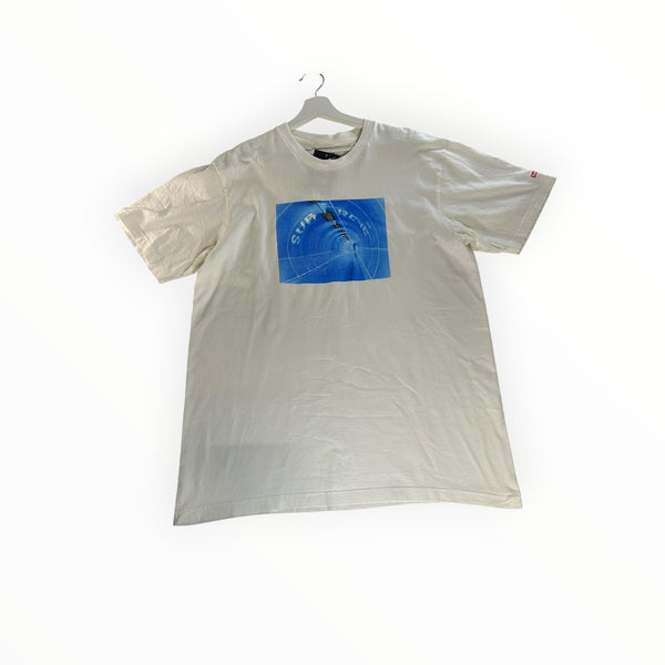 T-shirt blanc en coton Secondstore avec imprimé graphique tunnel bleu sur la poitrine et logo sur la manche