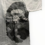 T-shirt Secondstore A BATHING APE en coton gris avec imprimé camouflage asymétrique Ape Head noir et gris