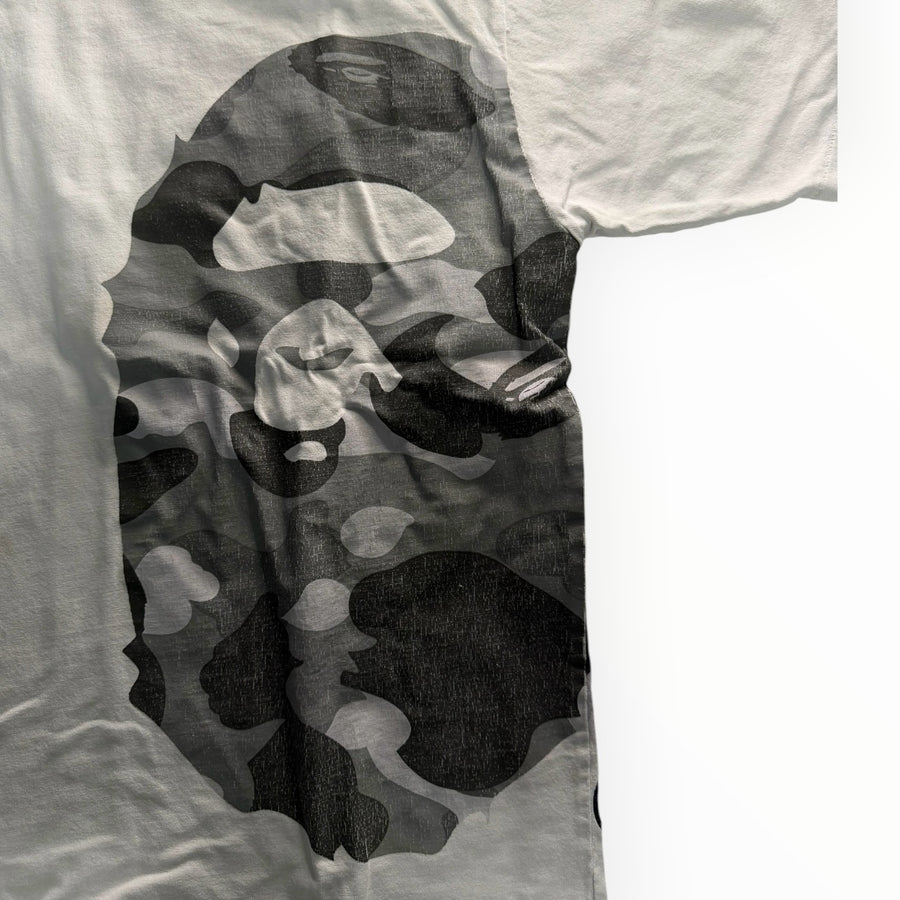T-shirt Secondstore A BATHING APE en coton gris avec imprimé camouflage asymétrique Ape Head noir et gris