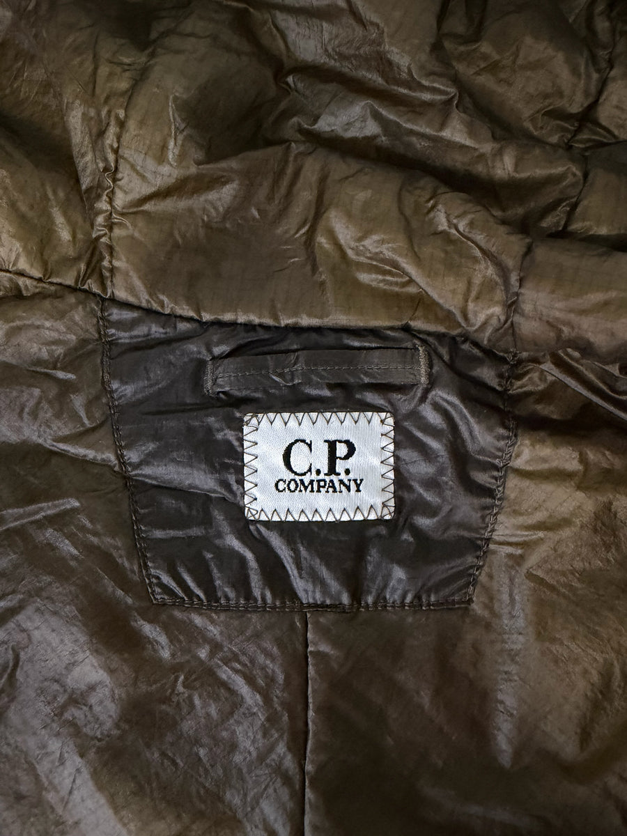 Étiquette intérieure Secondstore sur veste technique vert olive C.P. Company en tissu ripstop Nada Shell