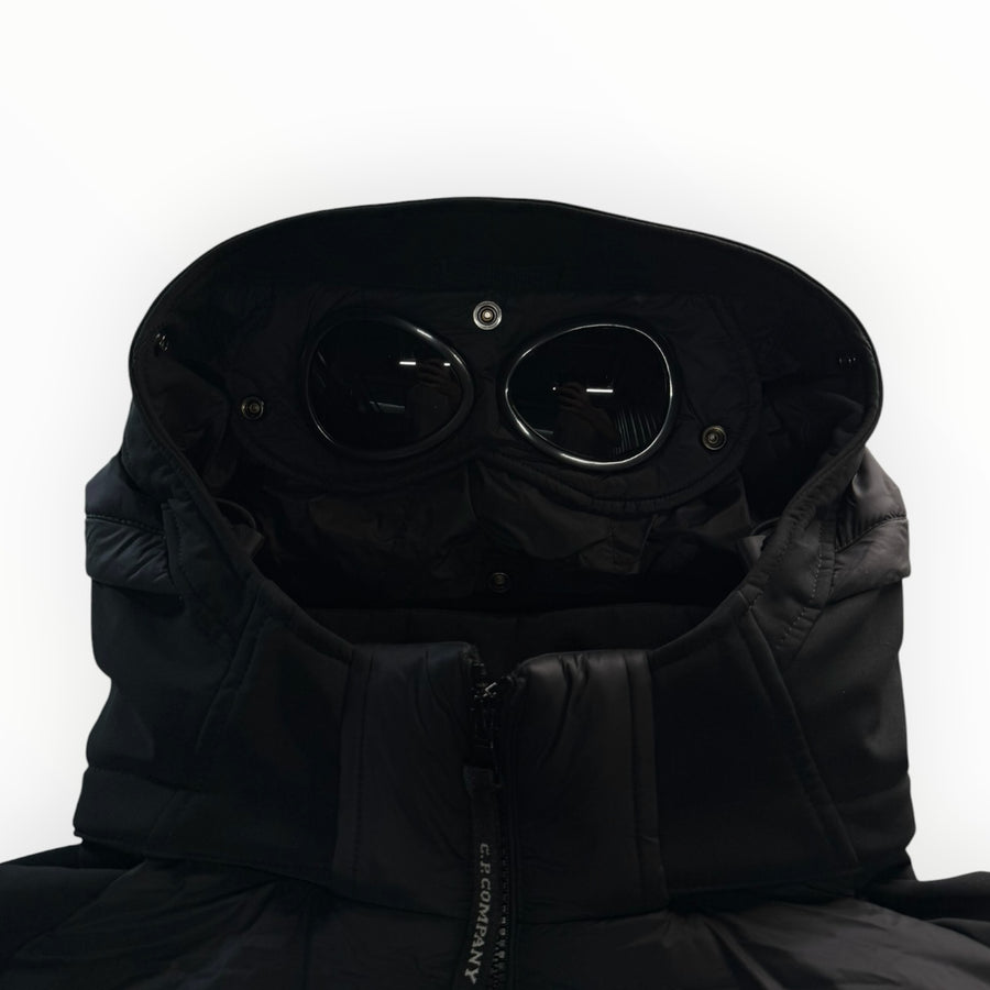 Veste noire Secondstore C.P. Company Goggle Jacket avec capuche technique et lunettes intégrées emblématiques