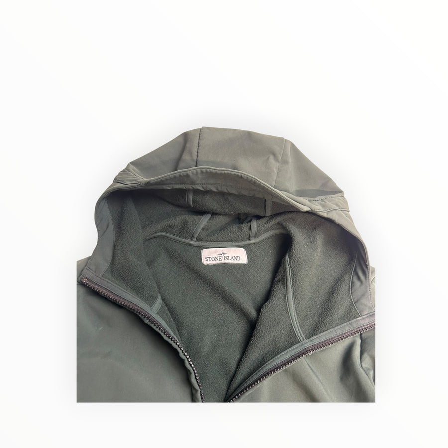 Veste Stone Island Soft Shell-R kaki foncé à capuche